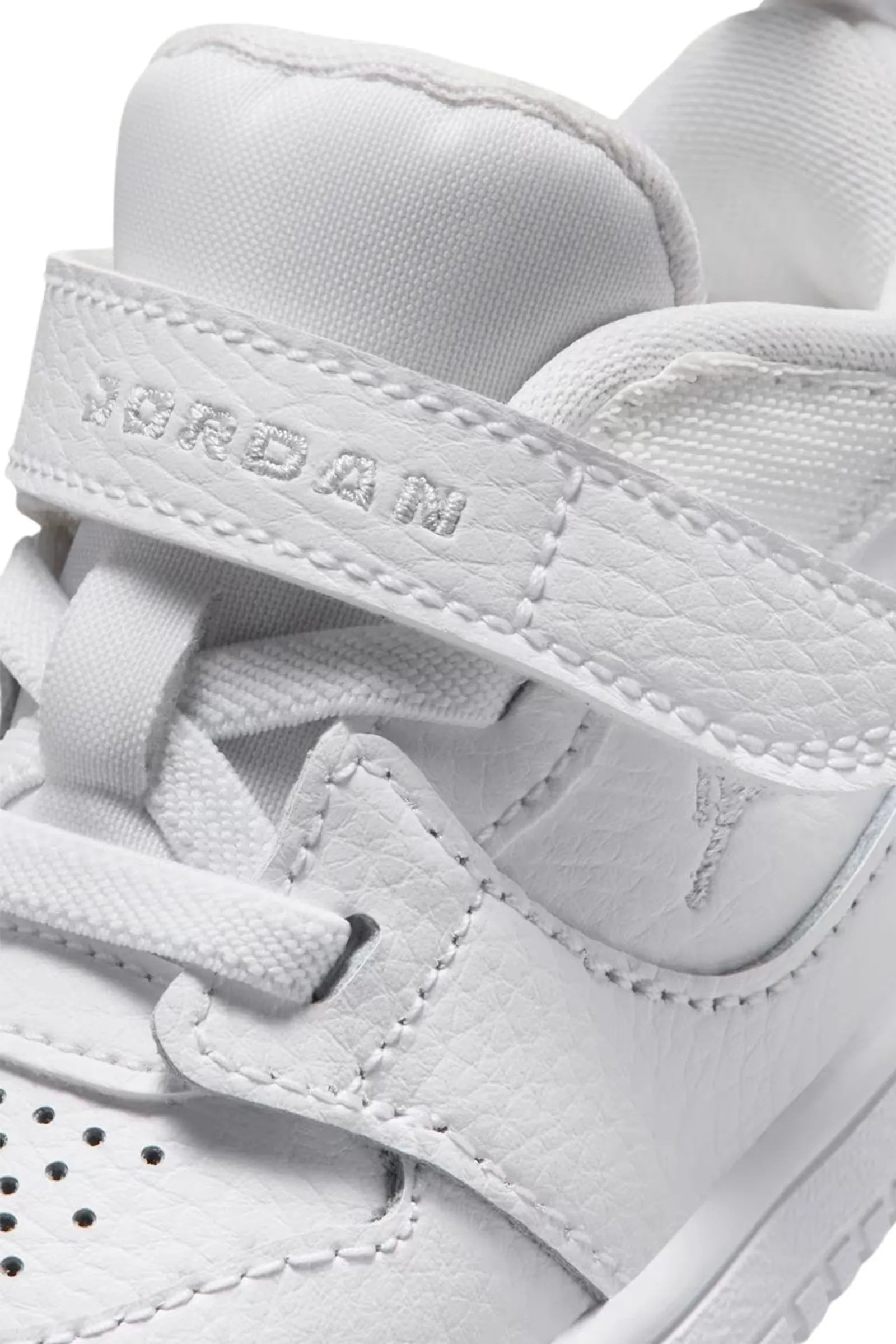 Jordan court connect LOW IQ6047-100