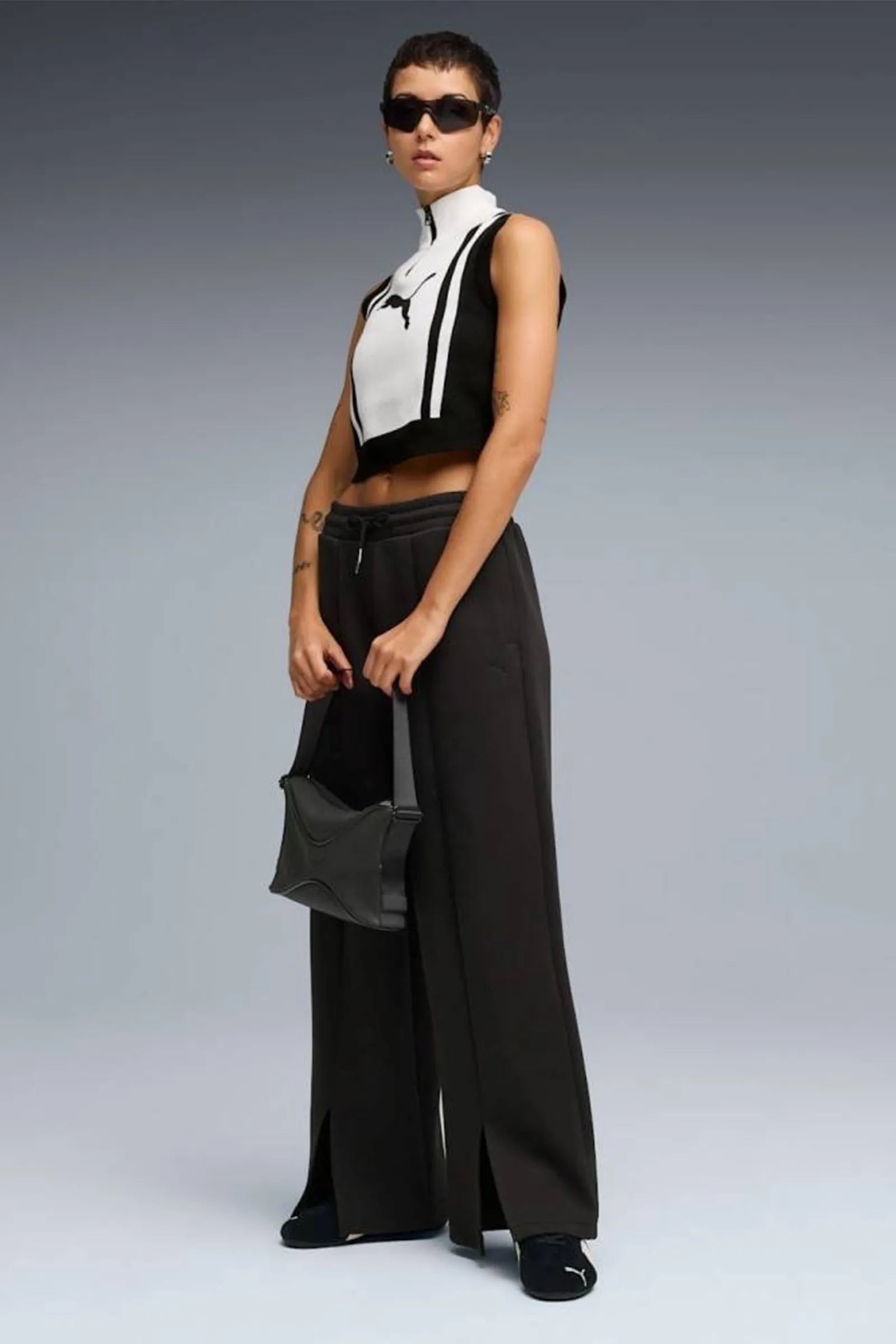 TRENERKA PUMA WARDROBE ESSENTIALS RELAXED - Tracksuit bottoms - black