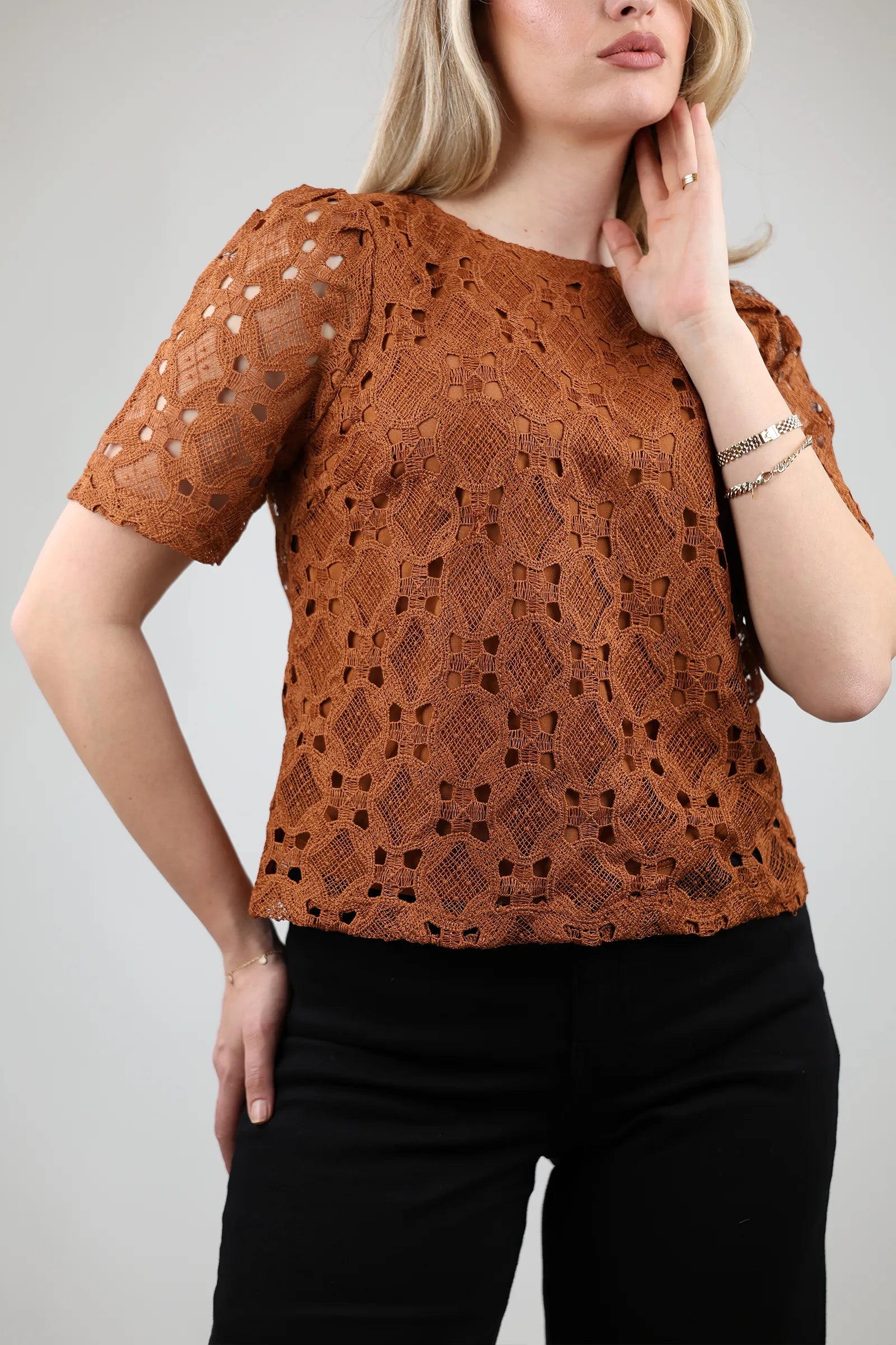 Maice geometric lace