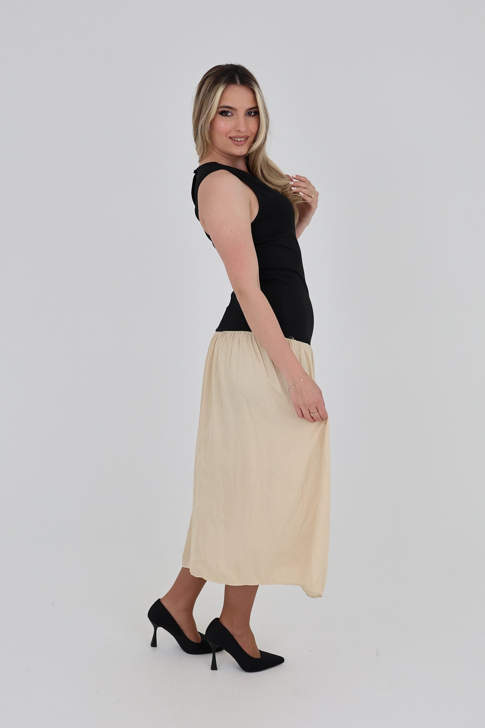 Fustan high neck sleeveless