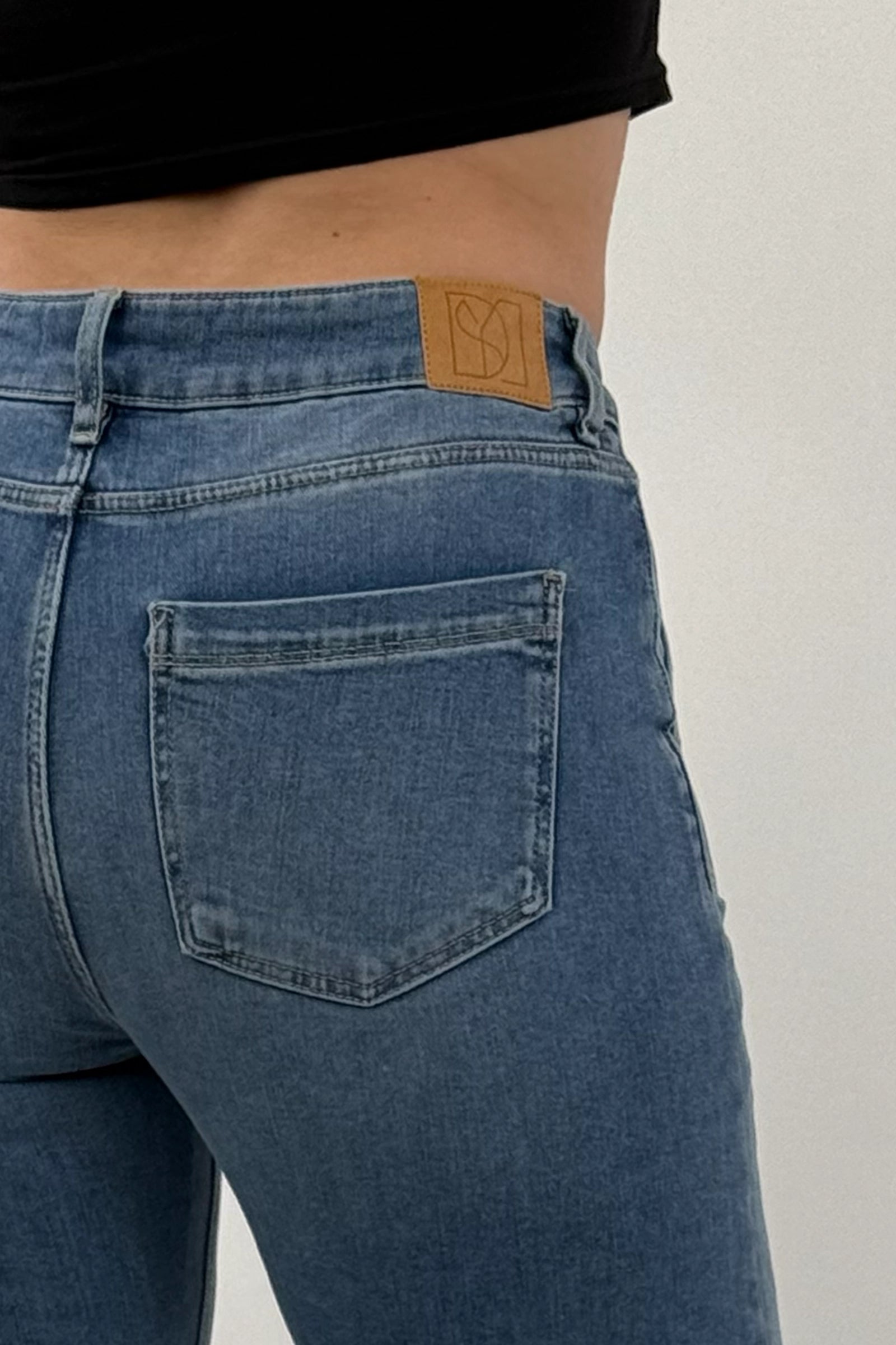 Farmerka patch pocket jeans