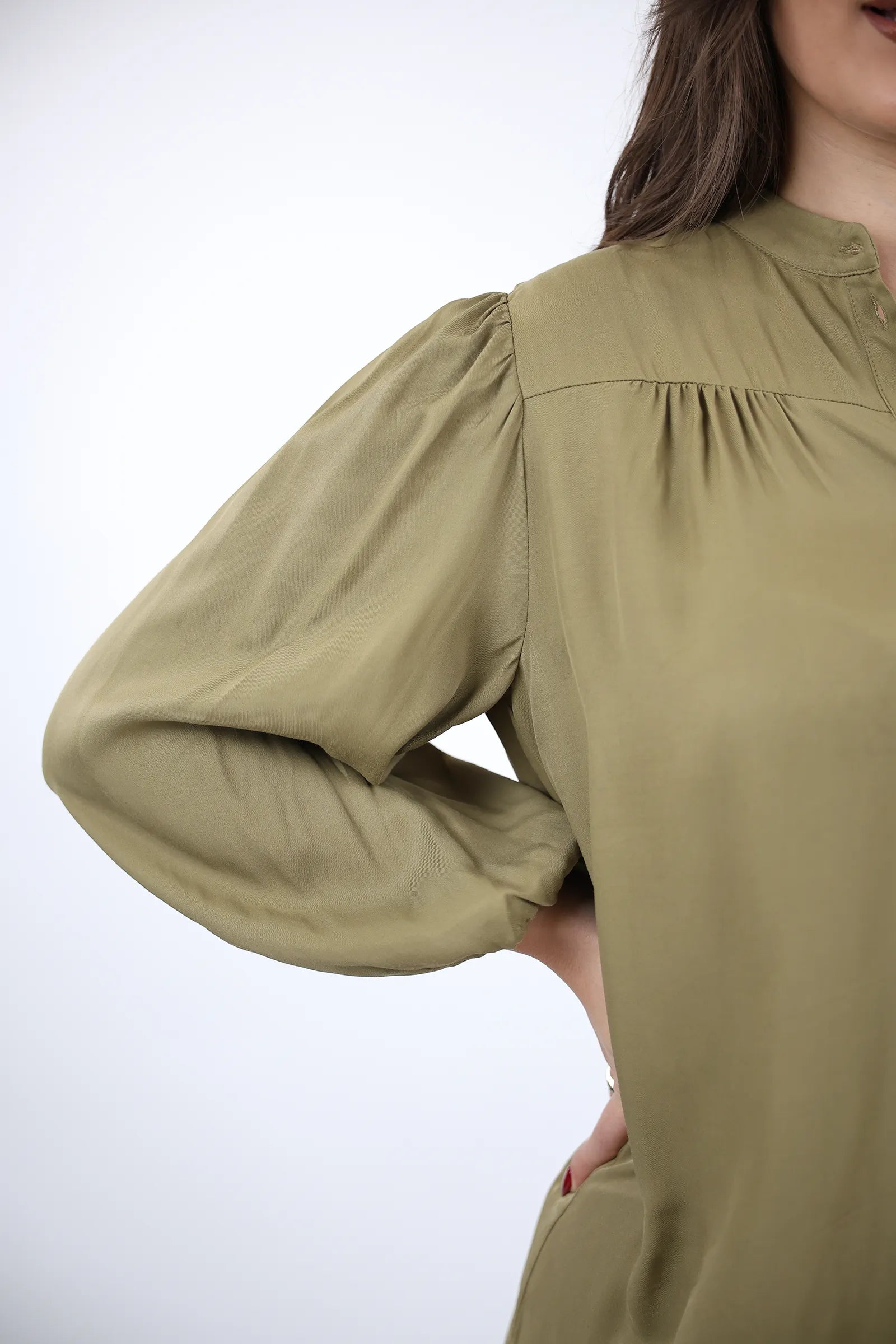 KËMISHË Mandarin Collar