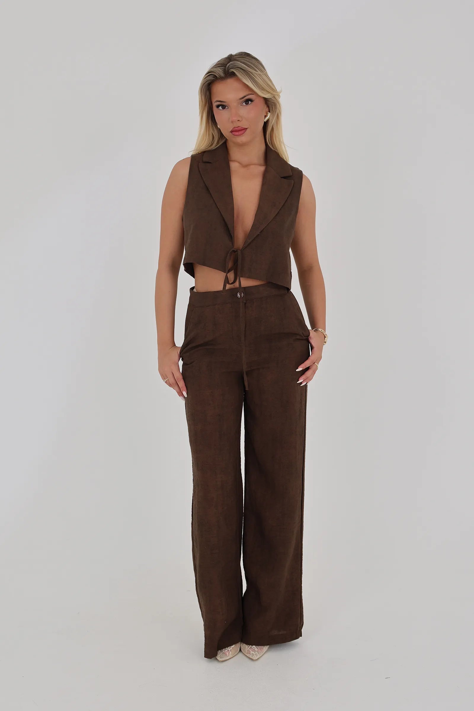 Jelek tie front cropped