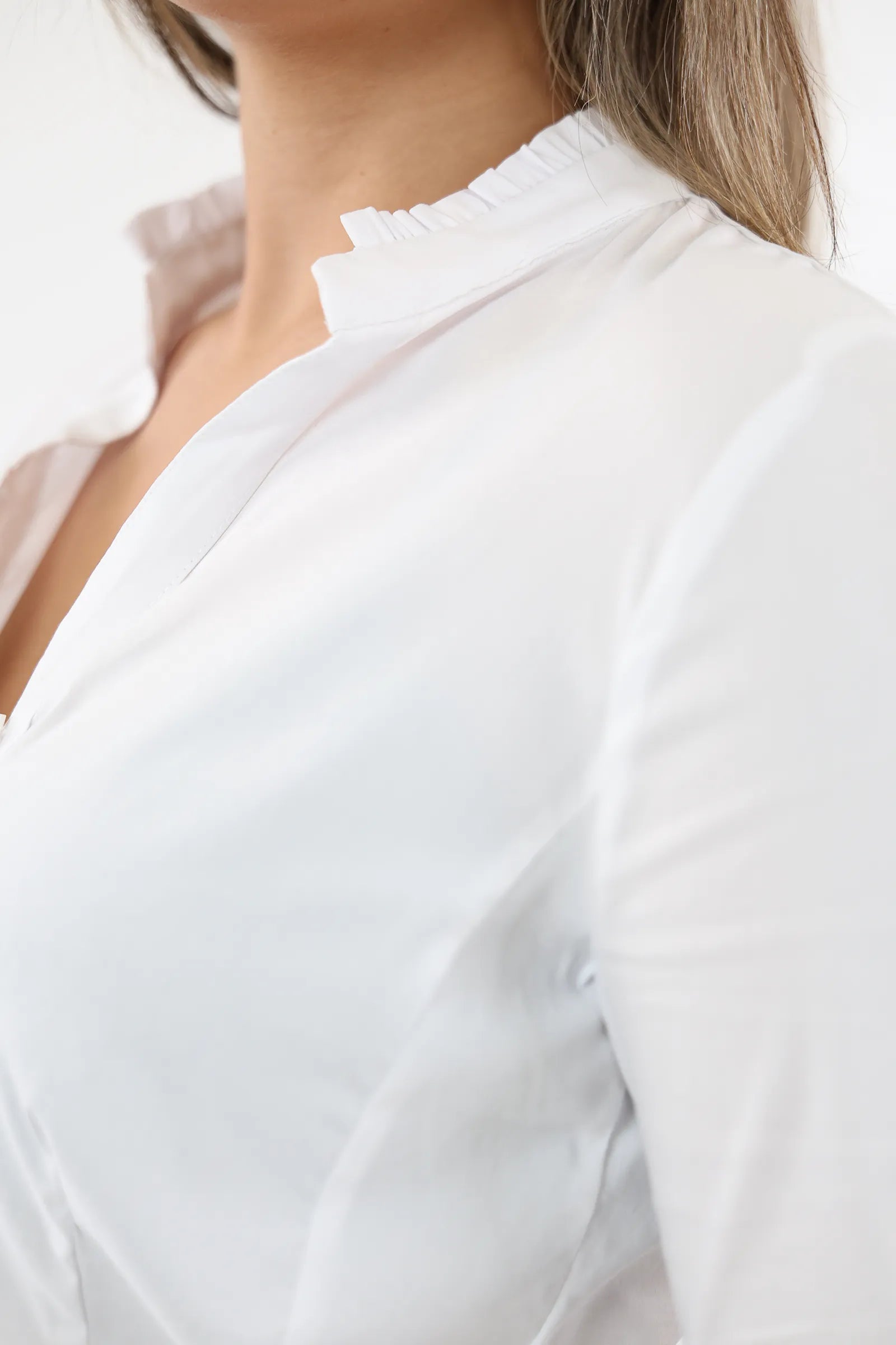 KËMISHË STAND UP COLLAR